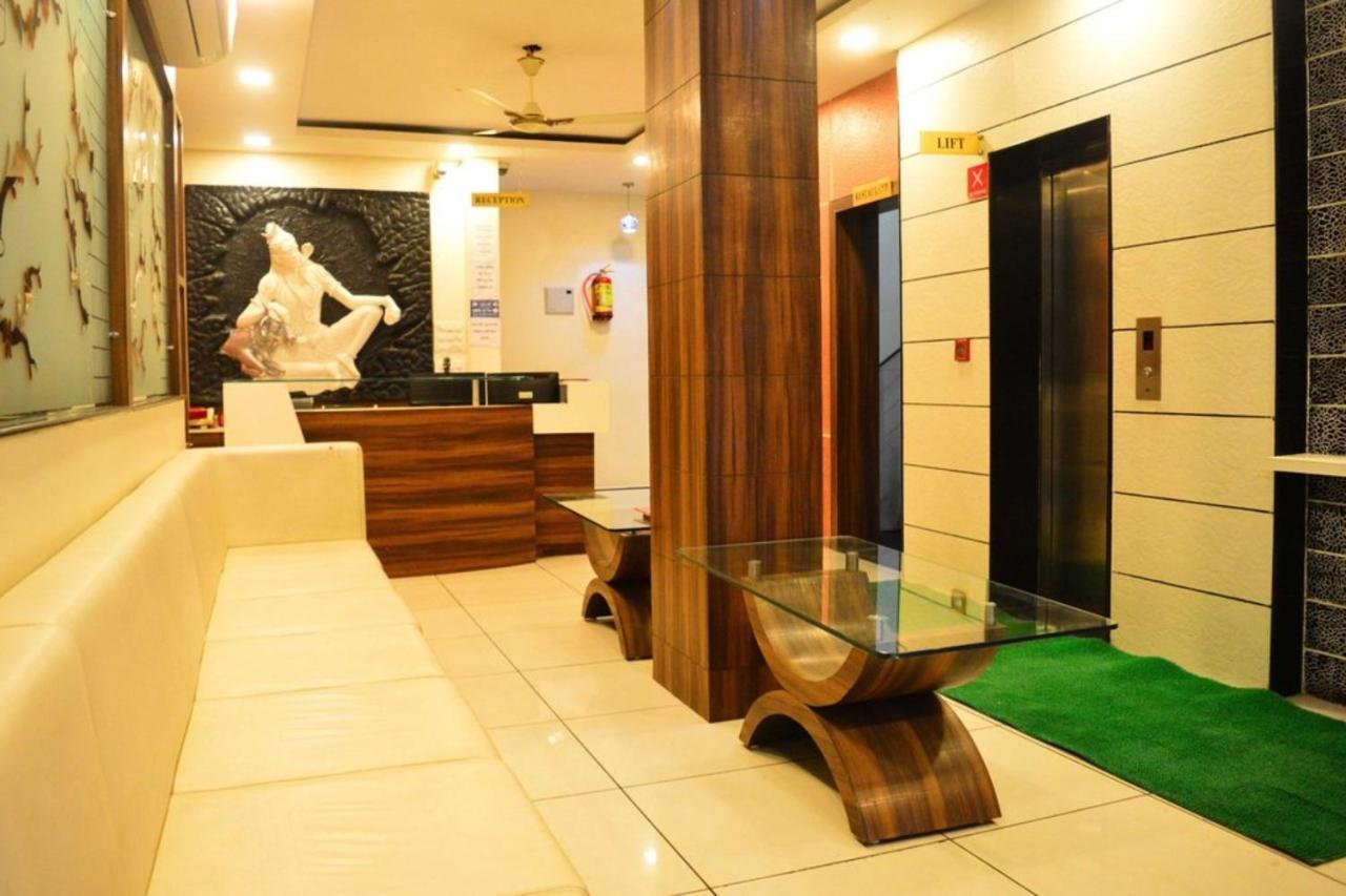 Hotel Satyug Ujaim Exterior foto
